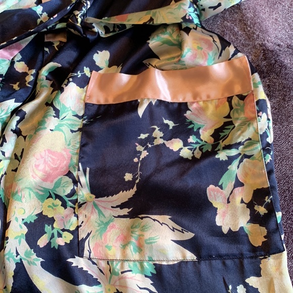 Gorgeous Floral Robe🔥 - Picture 6 of 9